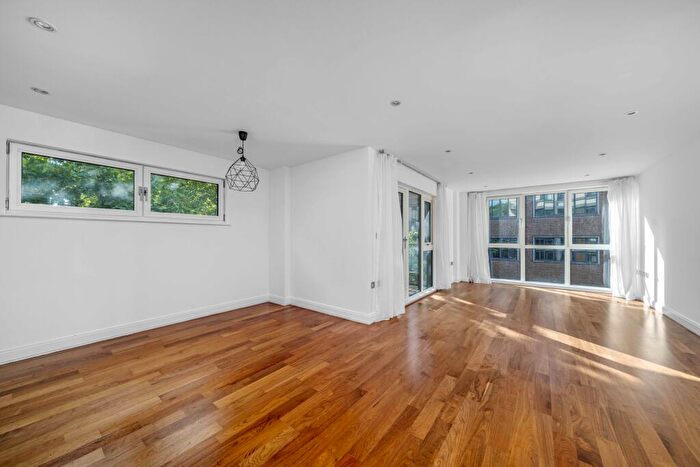 2 Bedroom Apartment To Rent In Clerkenwell Road, London, EC1M