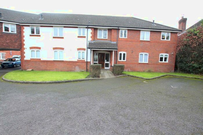 2 Bedroom Flat To Rent In Woking, GU21