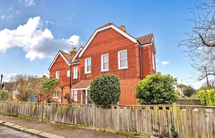 2 Bedroom Flat For Sale In Lansdowne Road, Worthing, West Sussex, BN11