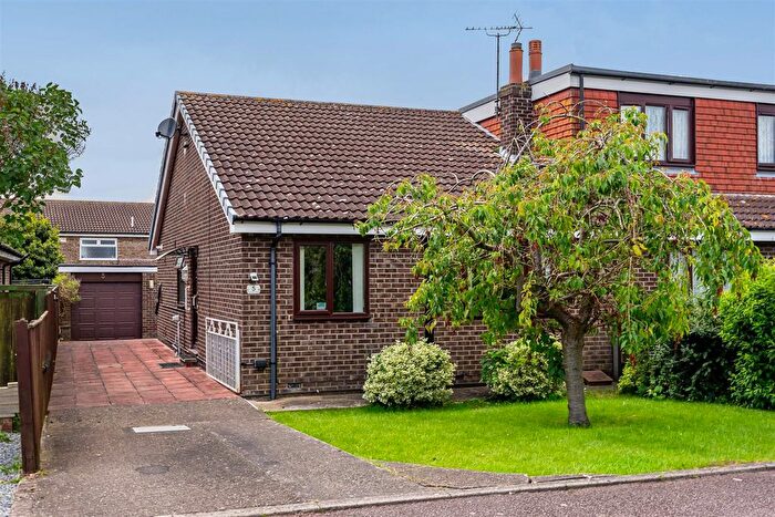 2 Bedroom Semi-Detached Bungalow For Sale In Francis Way, Patrington, Hull, HU12