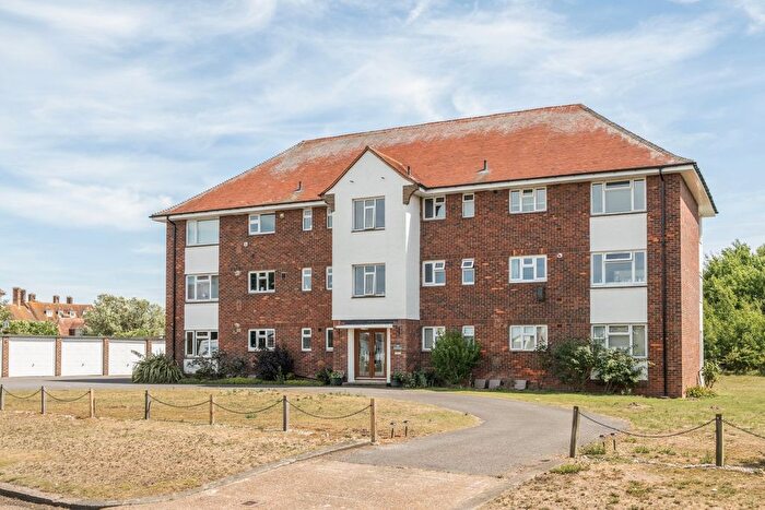 2 Bedroom Flat For Sale In Waldershare Avenue, Sandwich Bay, Sandwich, CT13