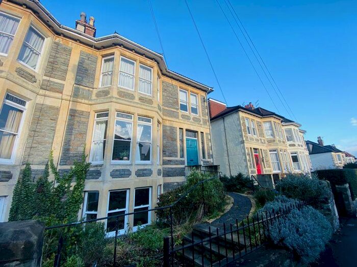 2 Bedroom Flat To Rent In Chesterfield Road, St Andrews, BS6