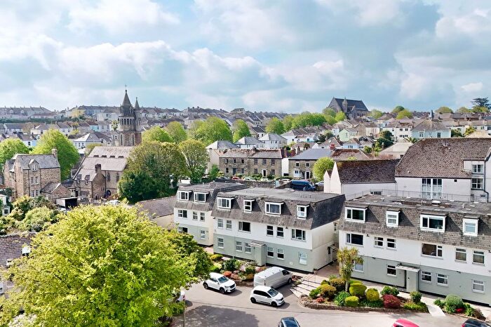 2 Bedroom Flat For Sale In Penvale Court, Falmouth, TR11
