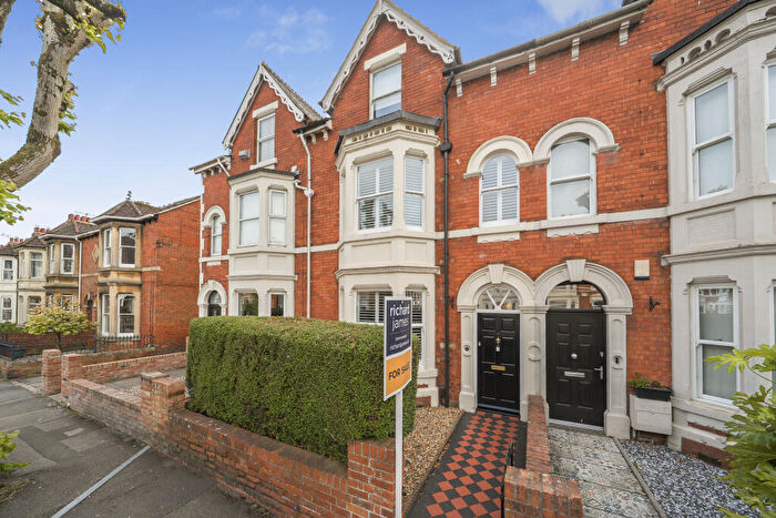 5 Bedroom Terraced House For Sale In Goddard Avenue, Old Town, Swindon, SN1