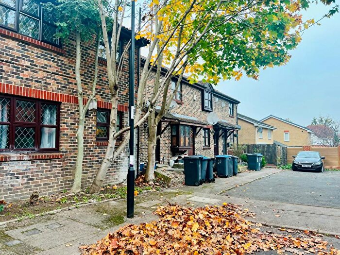 2 Bedroom Terraced House To Rent In Chancellor Gardens, CR2