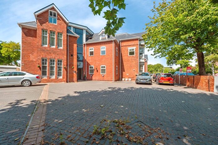 2 Bedroom Flat For Sale In Connaught Road, Weymouth, DT4