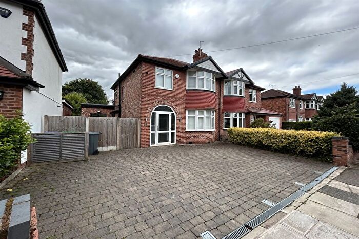 3 Bedroom Semi-Detached House To Rent In Verdure Avenue, Sale, M33