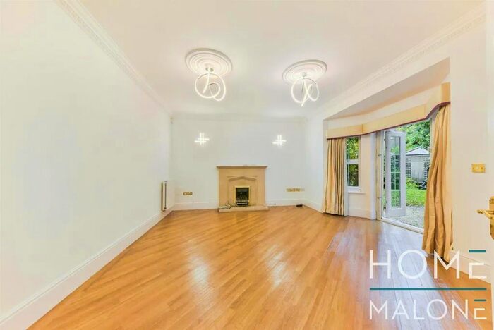 6 Bedroom Property To Rent In Regents Drive, Woodford Green, IG8