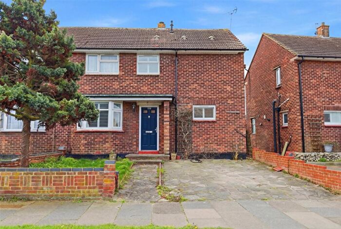 3 Bedroom Semi Detached House For Sale In Newington Avenue, Southend-on-Sea, Essex, SS2