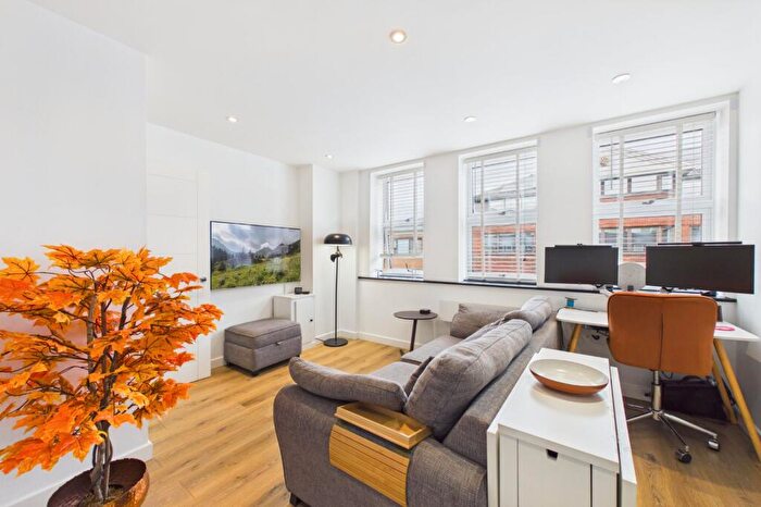 1 Bedroom Flat To Rent In Victoria Road, Farnborough, Hampshire, GU14