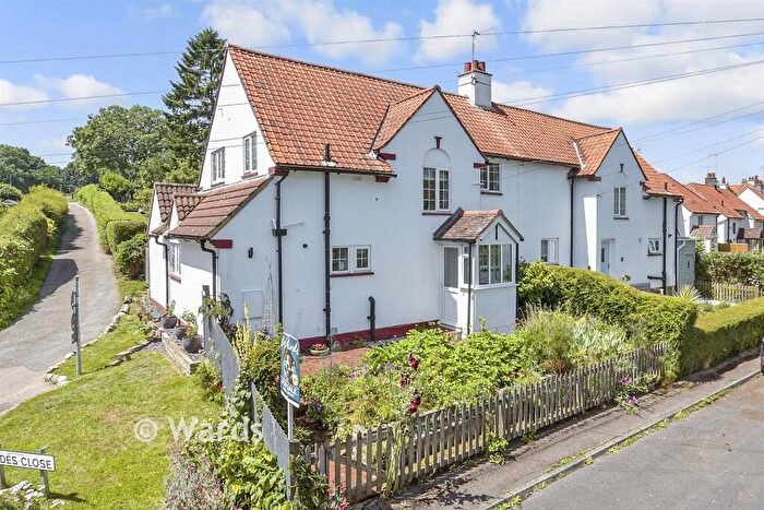4 Bedroom Semi Detached House For Sale In Tanners Hill Gardens, Hythe, Kent, CT21