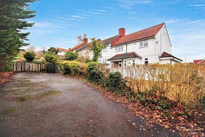 3 Bedroom End Of Terrace House For Sale In Donkin Hill, Caversham, Reading, RG4