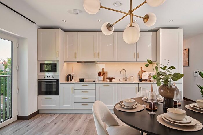 2 Bedroom Flat For Sale In Brentwood Central, Western Road, Brentwood, CM14