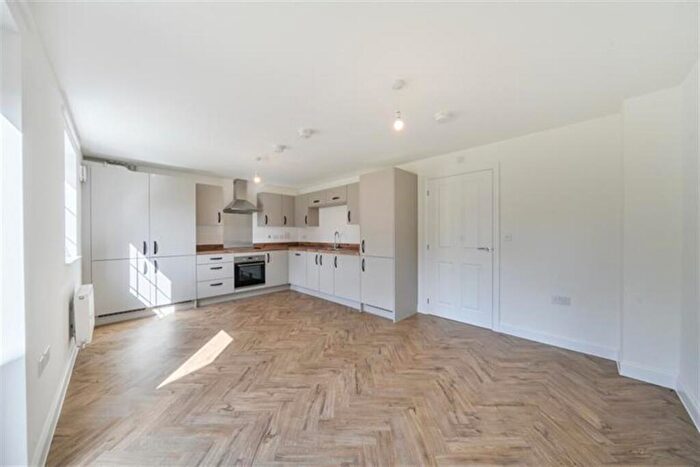 4 Bedroom Detached House To Rent In Bedroom Detached House In Willenhall Drive, Aylesbury, HP22