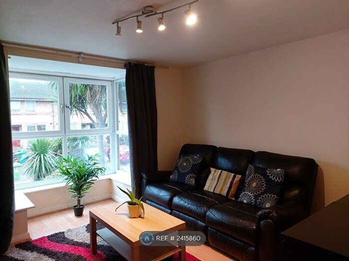 1 Bedroom Flat To Rent In Warlingham House, London, SE16