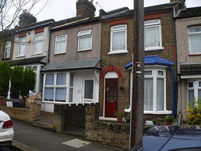 1 Bedroom Barn Conversion To Rent In Ilford, IG2