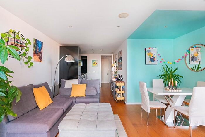 2 Bedroom Flat For Sale In Skypark Road, Bedminster, BS3