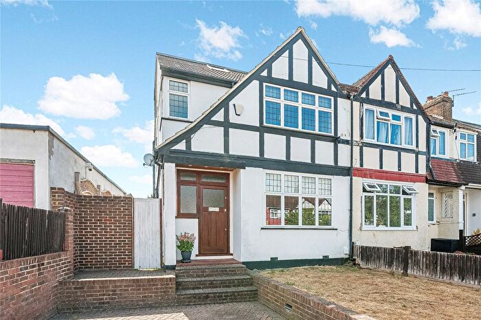 4 Bedroom End Of Terrace House For Sale In Aviemore Way, Beckenham, BR3