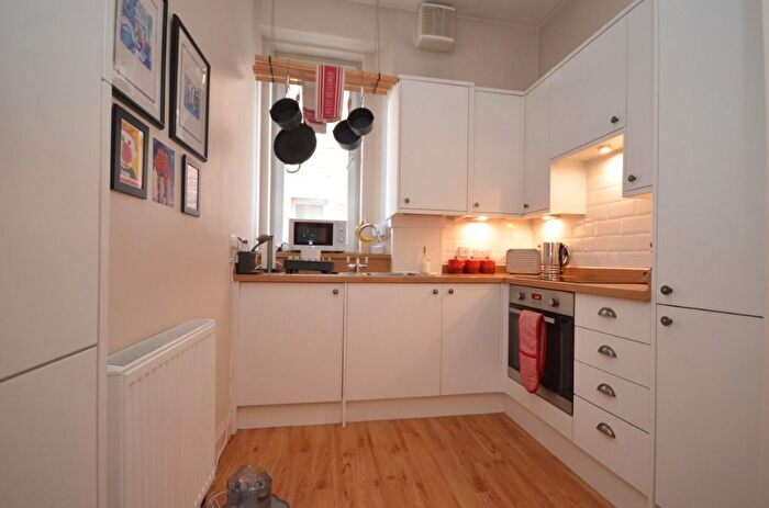 2 Bedroom Flat To Rent In Merchiston Grove, Edinburgh, EH11