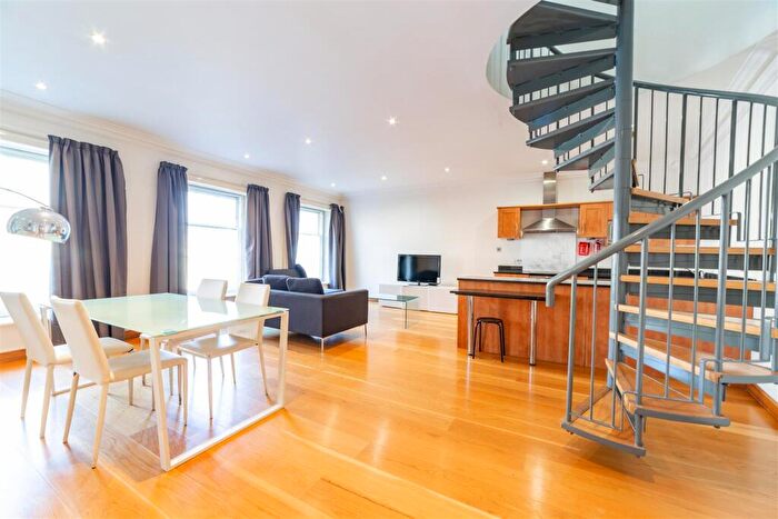 3 Bedroom Apartment To Rent In Grainger Street, City Centre, NE1