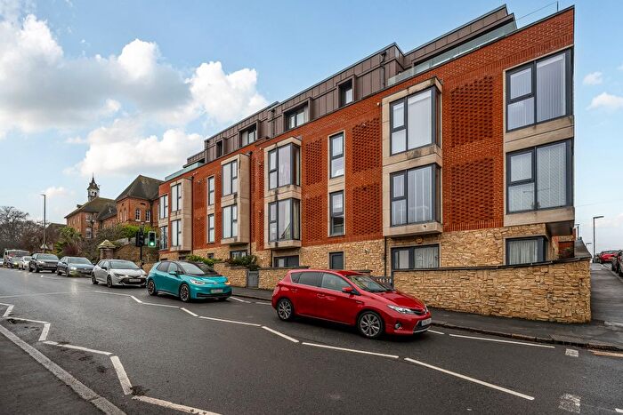 2 Bedroom Flat For Sale In Denzil Road, Guildford, GU2