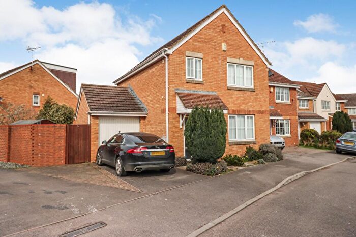 3 Bedroom Detached House To Rent In Blunden Drive, Slough, SL3
