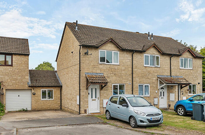 2 Bedroom End Of Terrace House For Sale In Dovehouse Close, Eynsham, Witney, OX29
