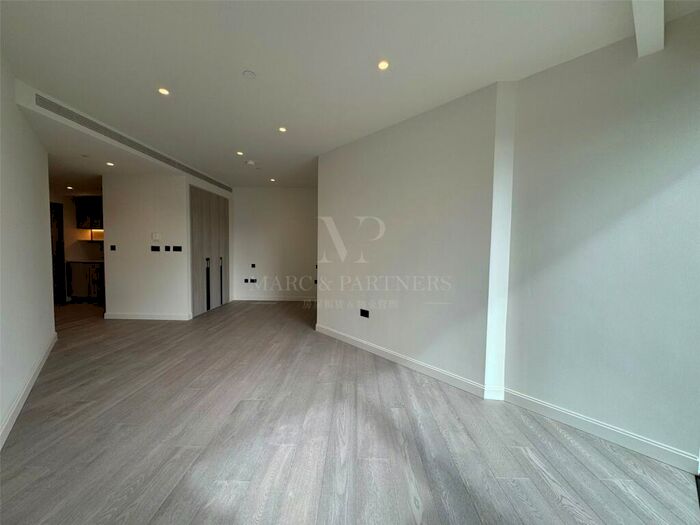 Apartment To Rent In Aspen, Marsh Wall, London, E14