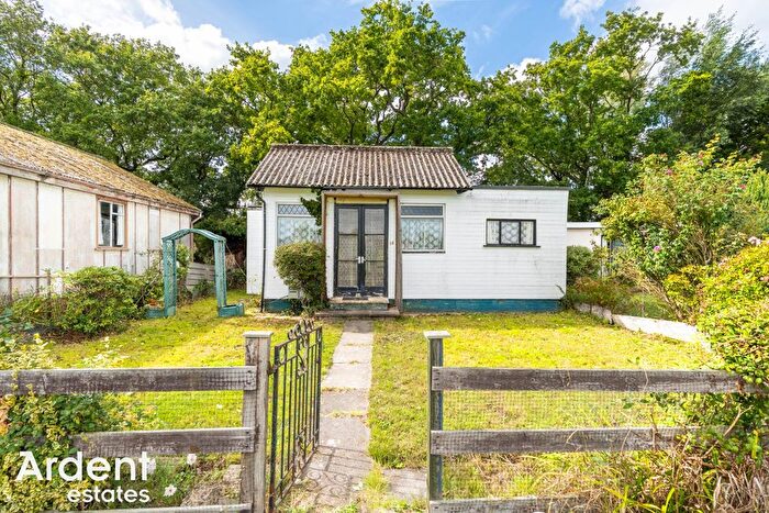 2 Bedroom Mobile/park Home For Sale In Barrow Marsh, Heybridge, CM9