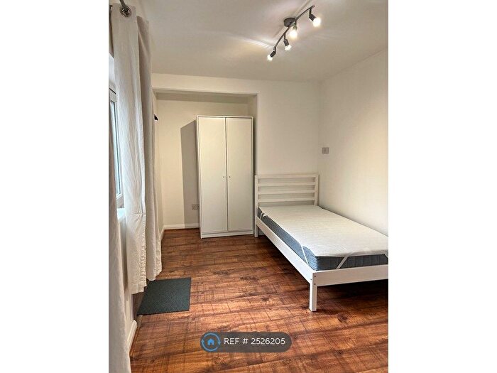 Studio To Rent In Rusper Green, Luton, LU2