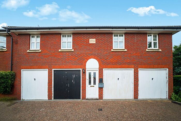 3 Bedroom Maisonette For Sale In Arlington Green, Mill Hill East, NW7