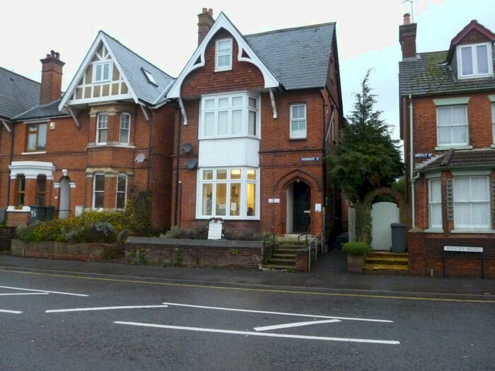 2 Bedroom Flat To Rent In Normandy Street, Alton, GU34