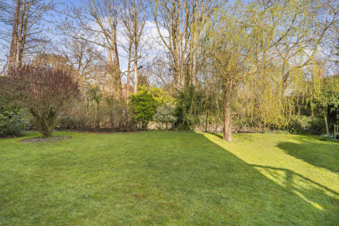 5 Bedroom Detached House For Sale In Mill Paddock, Abingdon, OX14