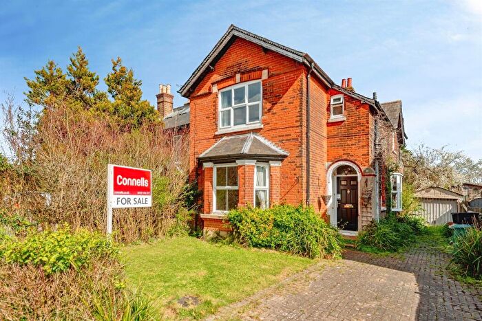 3 Bedroom Detached House For Sale In Nutfield Road, Merstham, Redhill, RH1