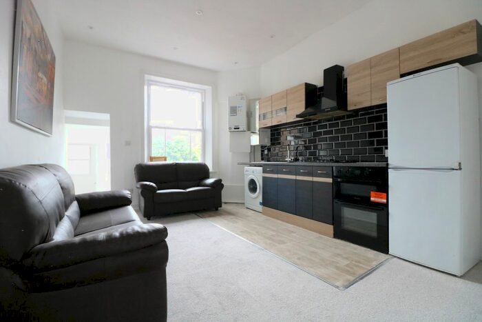 3 Bedroom Flat To Rent In Greenhill Park, Harlesden, London, NW10