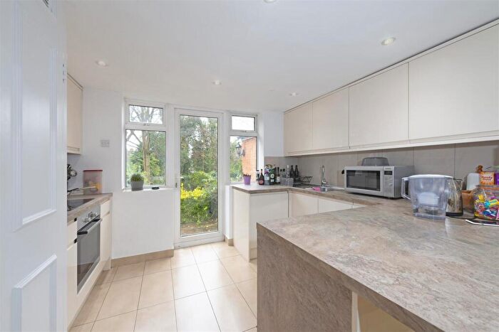 2 Bedroom Apartment To Rent In The Avenue, NW6