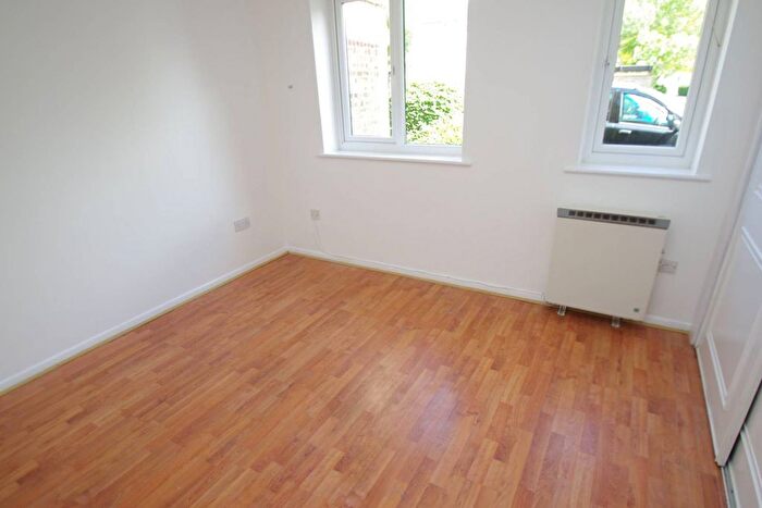 1 Bedroom Flat To Rent In Scammel Way, Watford, WD18