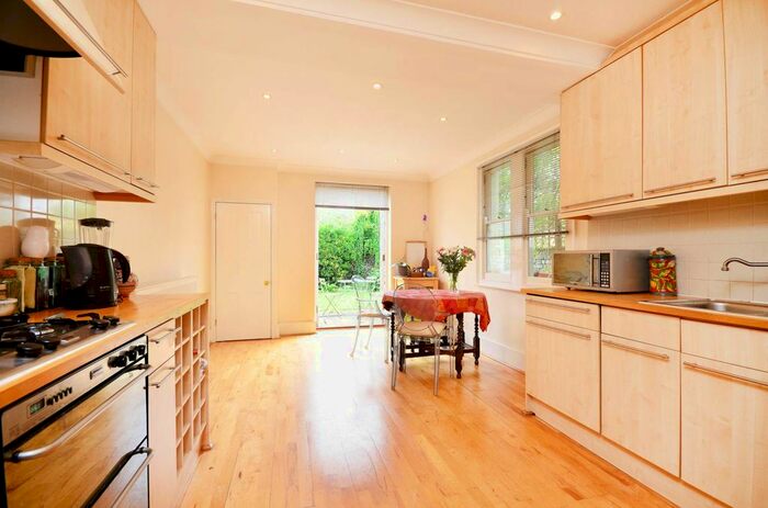 3 Bedroom Property To Rent In Munster Road, Munster Village, London, SW6