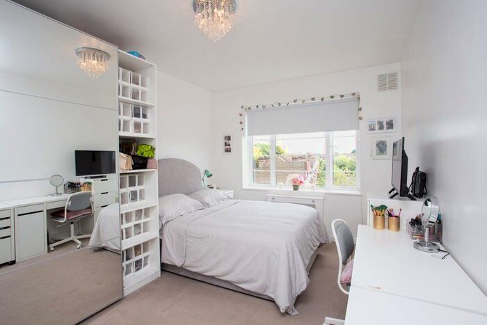 1 Bedroom Flat To Rent In Wyke Road, London, SW20