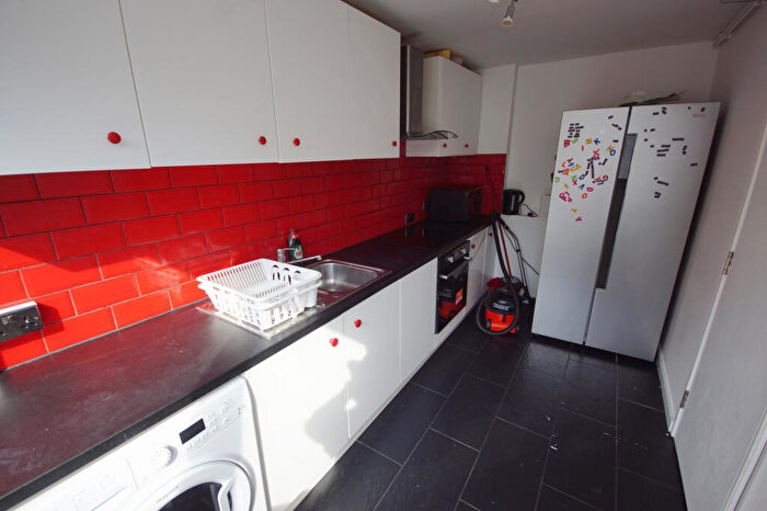 5 Bedroom Maisonette To Rent In Crayford Road, Camden, N7