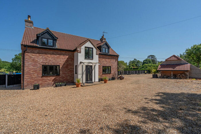 4 Bedroom Detached House For Sale In Drury Lane, Carbrooke, IP25