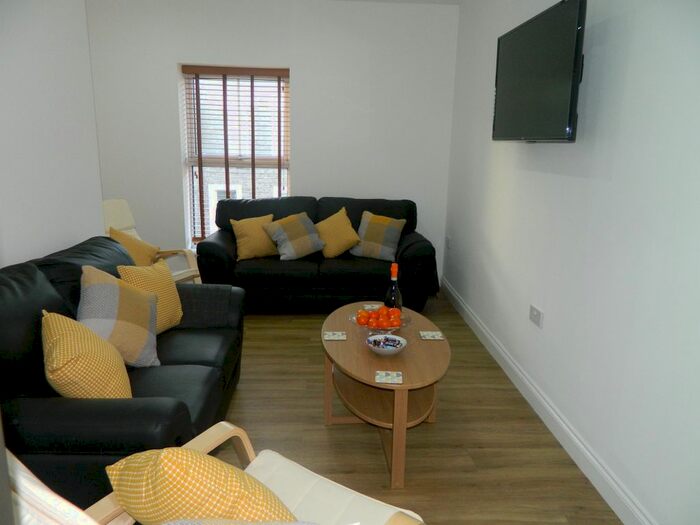 3 Bedroom Flat To Rent In Jesmond, Newcastle Upon Tyne, Tyne And Wear, NE2