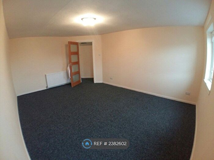 2 Bedroom Flat To Rent In Helenvale Street, Glasgow, G31