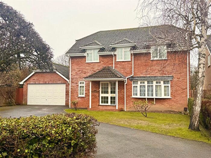 4 Bedroom Detached House For Sale In Larkshill Close, New Milton, Hampshire, BH25