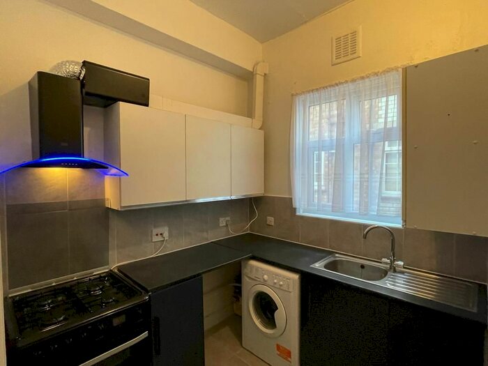 1 Bedroom Flat To Rent In Streatham High Road, Streatham, London, SW16