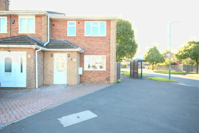 4 Bedroom Semi-Detached House To Rent In Kilndown Close, Maidstone, Kent, ME16