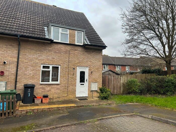 3 Bedroom Semi-Detached House To Rent In Tintagel Close, Toothill, Swindon, SN5