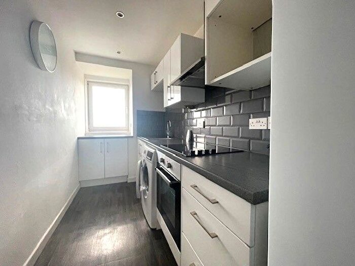 2 Bedroom Flat To Rent In Balmore Street, Stobswell, Dundee, DD4