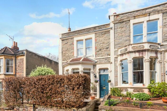 3 Bedroom End Of Terrace House To Rent In Ambra Terrace Ambra Vale East, BS8