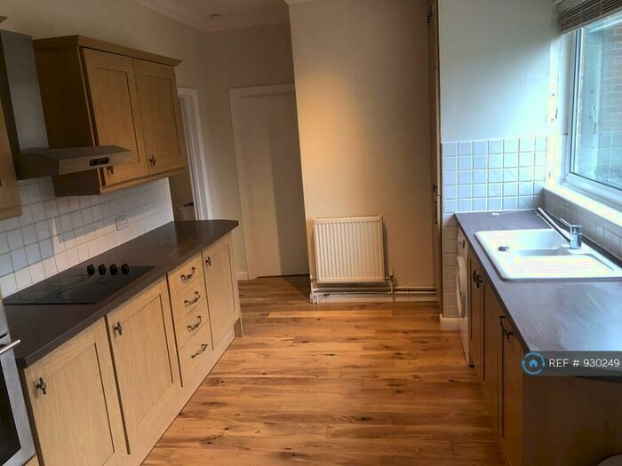 1 Bedroom Flat To Rent In Oakdale Road, London, E18